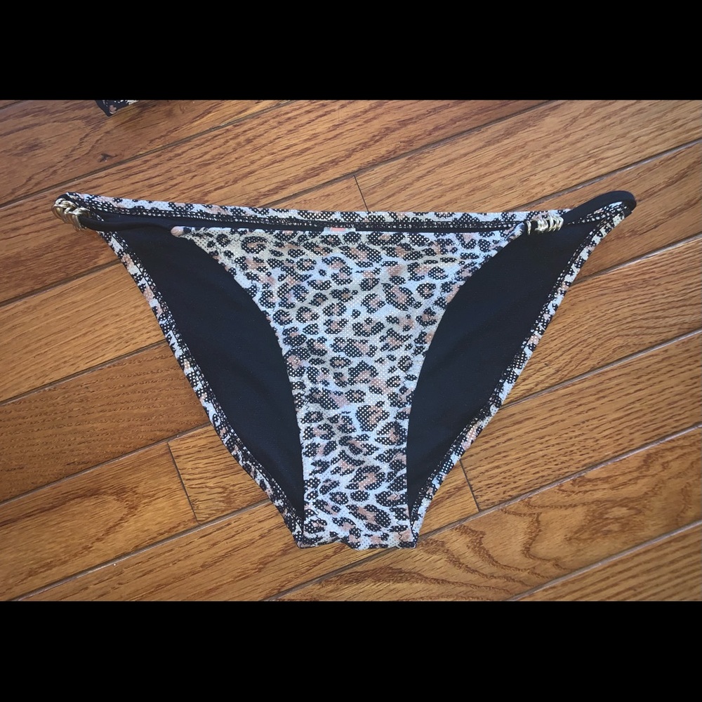 Beautiful bikini - Picture 6 of 11